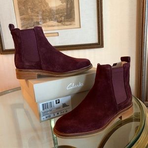 Clarkdale Arlo Suede Chelsea Boot - Burgundy